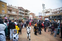 El carnestoltes pot amb el fred i la pluja i és un èxit de participació