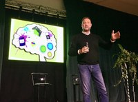 Pedro Aguado dóna les claus per educar als joves en la seva conferència